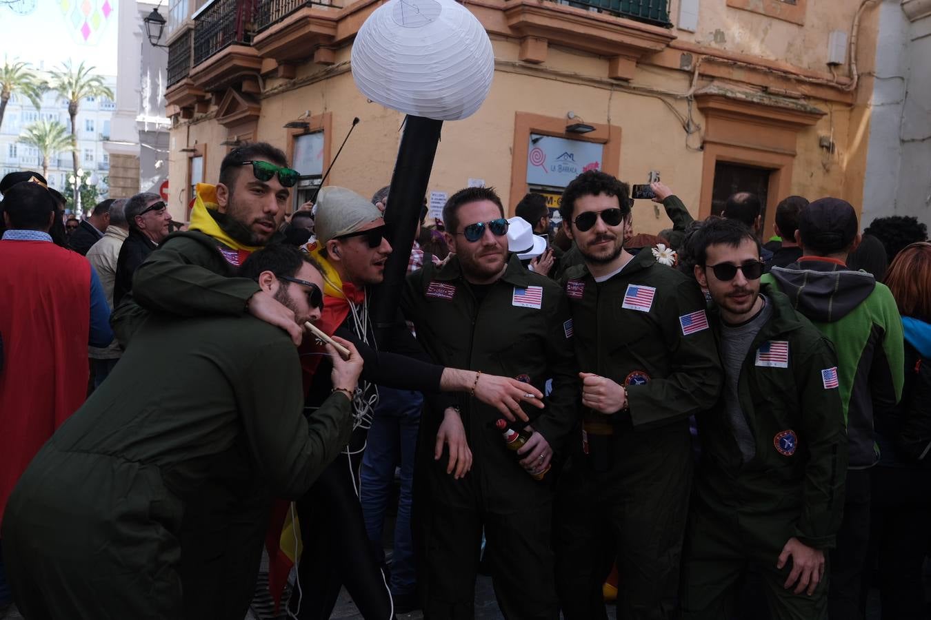 FOTOS: Gran ambiente en la Batalla de coplas del Carnaval de Cádiz 2020