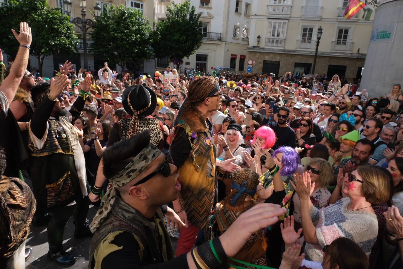 FOTOS: Gran ambiente en la Batalla de coplas del Carnaval de Cádiz 2020