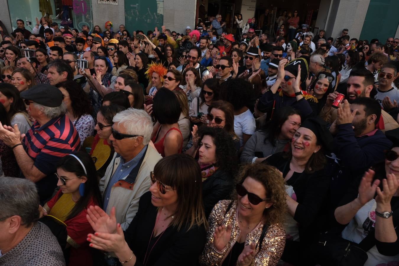 FOTOS: Gran ambiente en la Batalla de coplas del Carnaval de Cádiz 2020