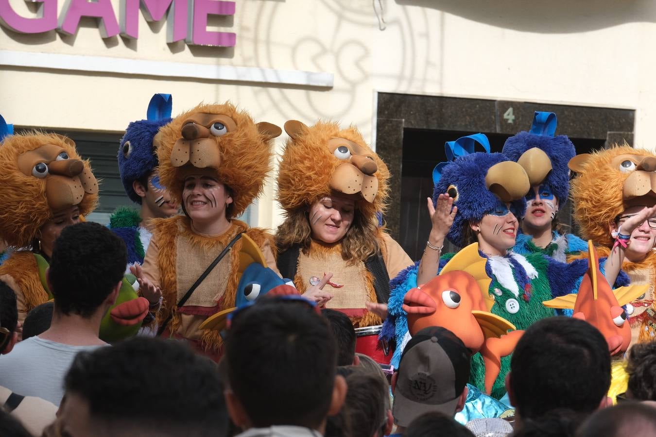 FOTOS: Gran ambiente en la Batalla de coplas del Carnaval de Cádiz 2020