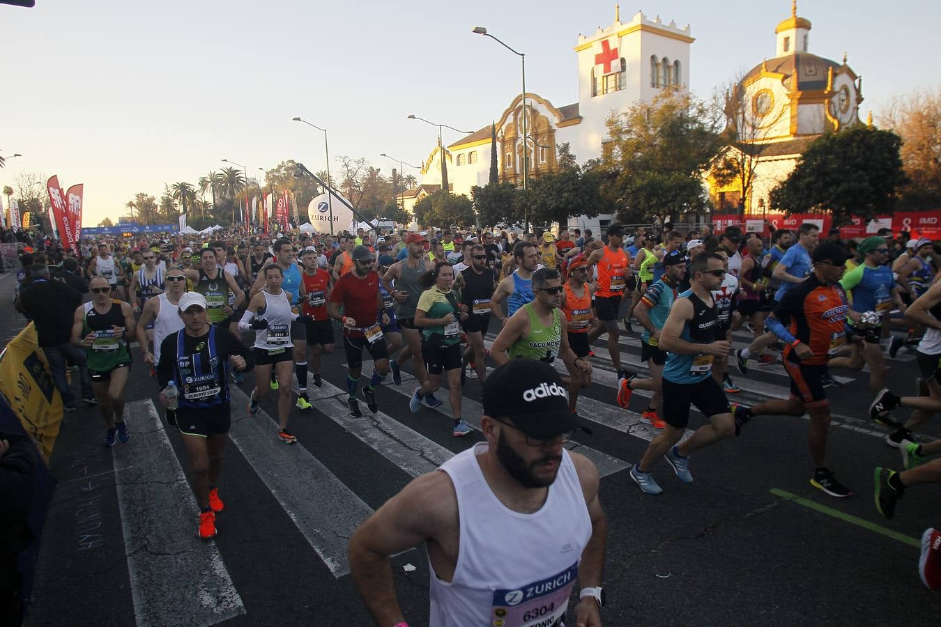 Gran ambiente en la salida del Zurich Maratón Sevilla 2020