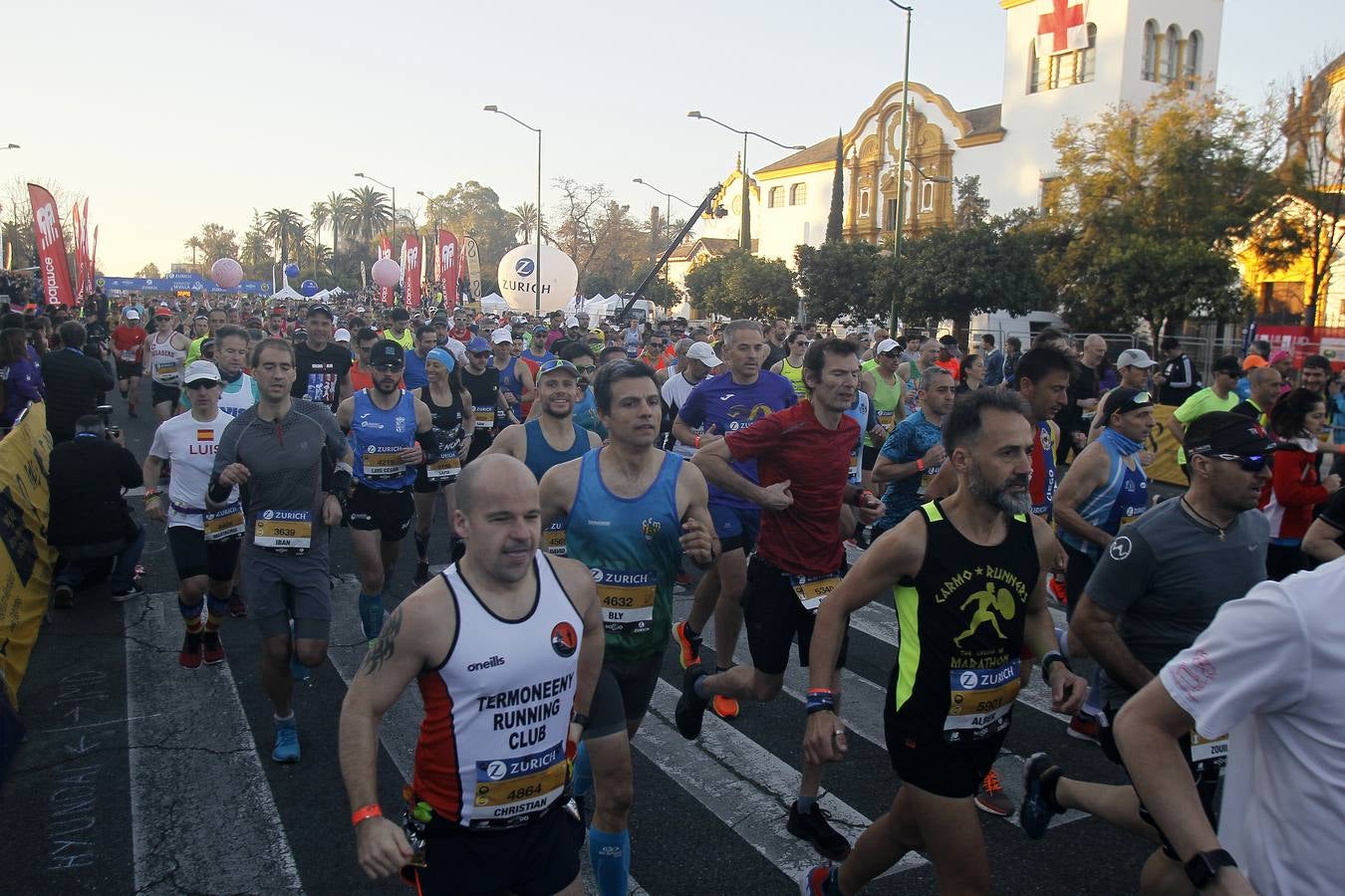 Gran ambiente en la salida del Zurich Maratón Sevilla 2020