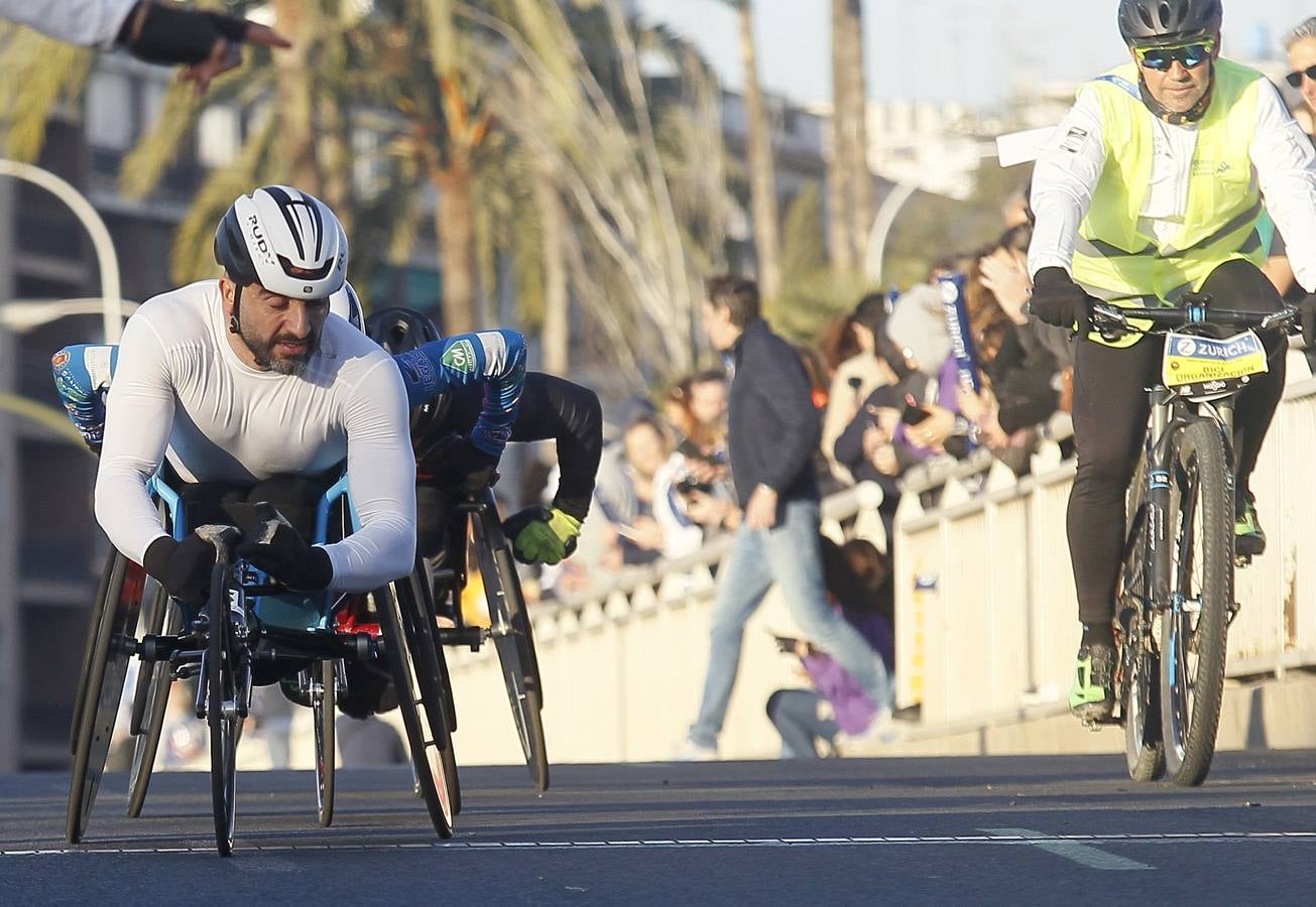 Gran ambiente en la salida del Zurich Maratón Sevilla 2020