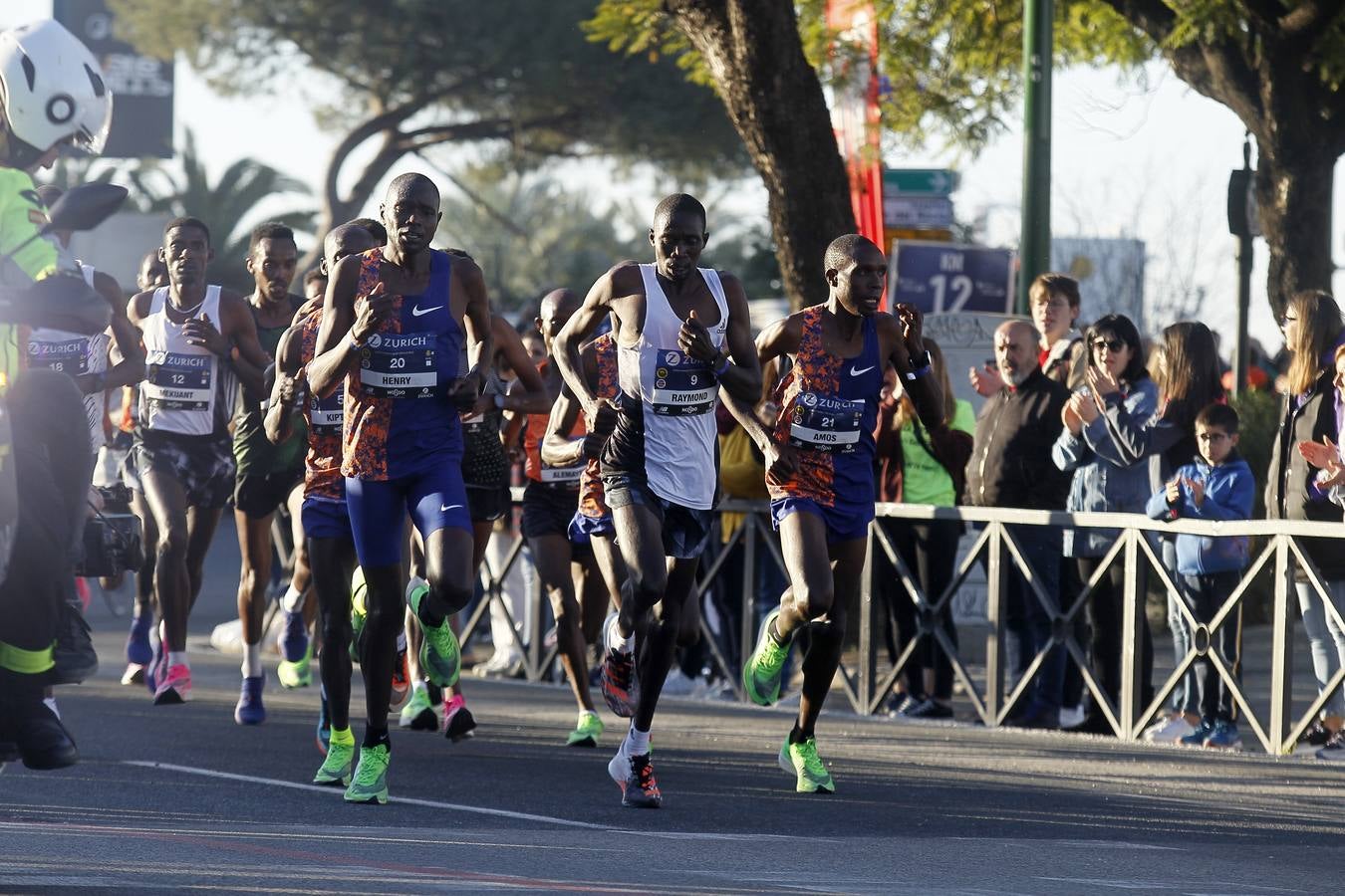 Gran ambiente en la salida del Zurich Maratón Sevilla 2020