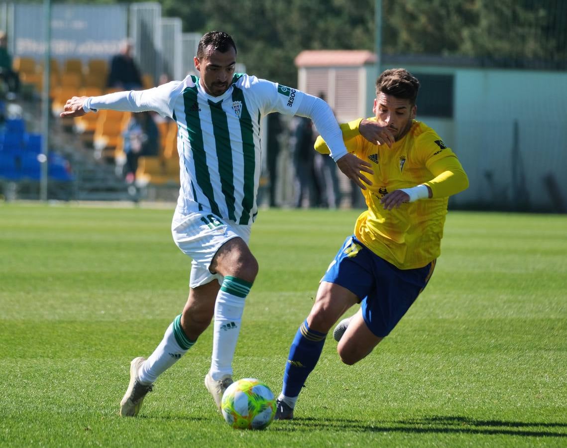 El Cádiz B-Córdoba CF y la afición blanquiverde, en imágenes