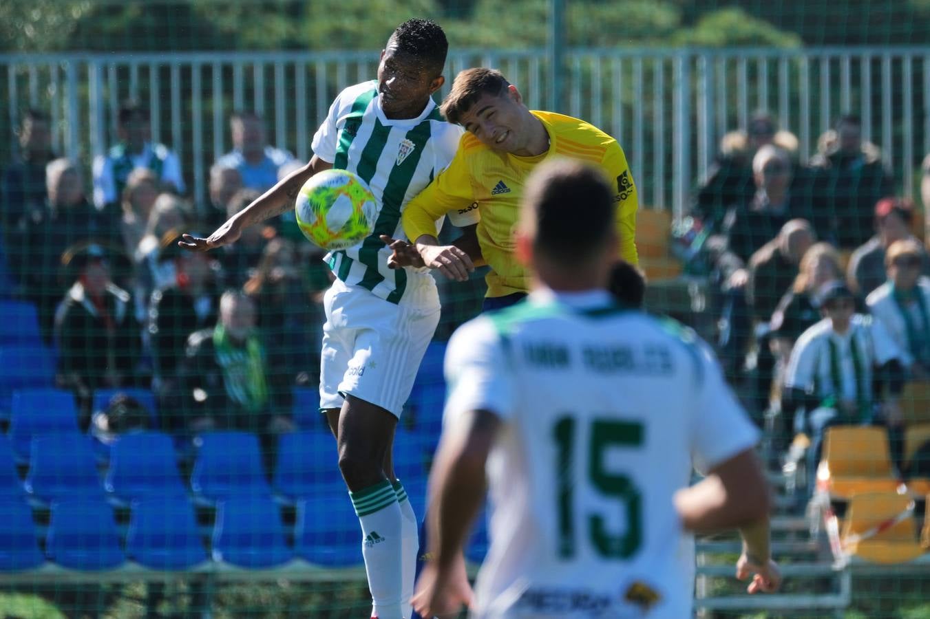 El Cádiz B-Córdoba CF y la afición blanquiverde, en imágenes