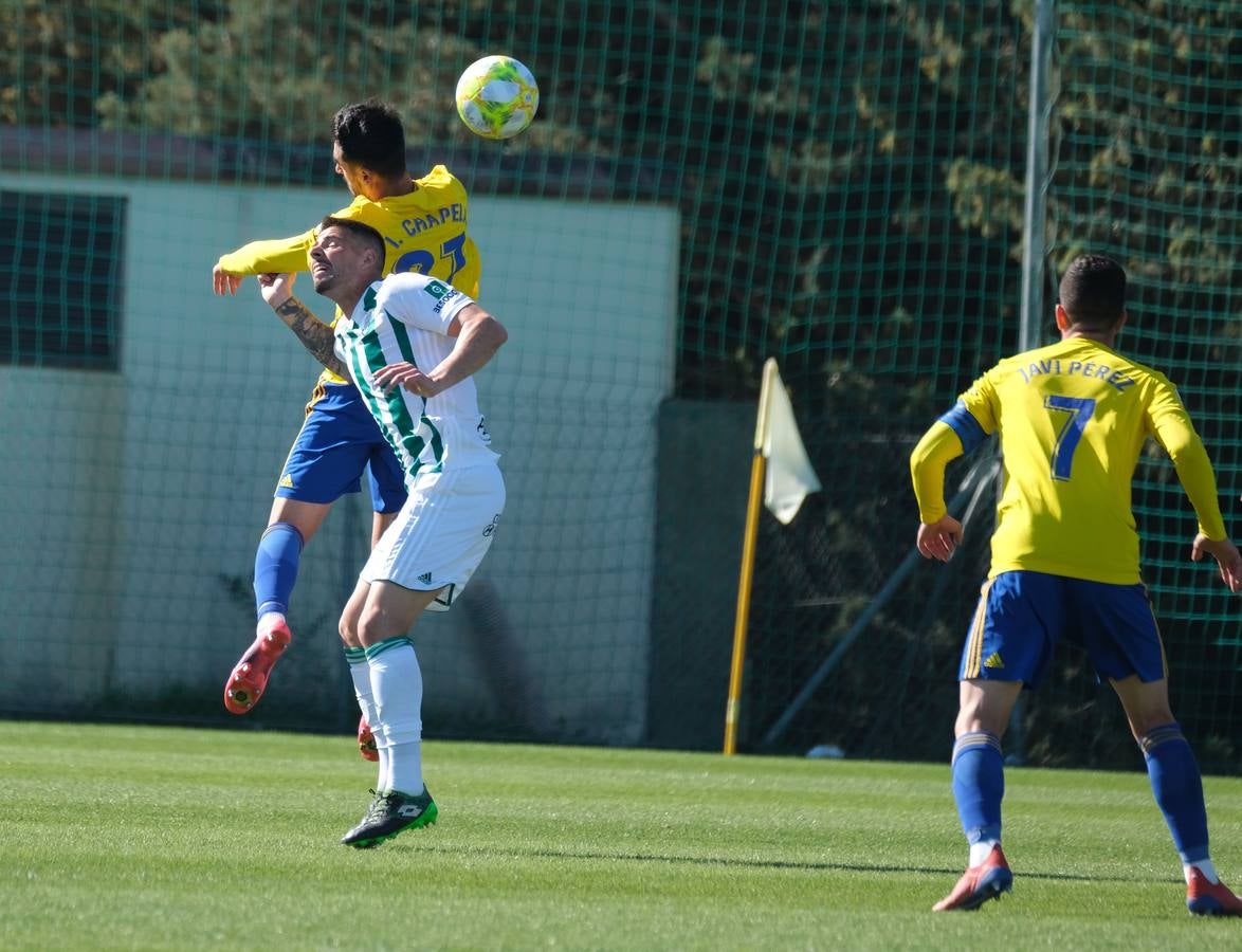 El Cádiz B-Córdoba CF y la afición blanquiverde, en imágenes