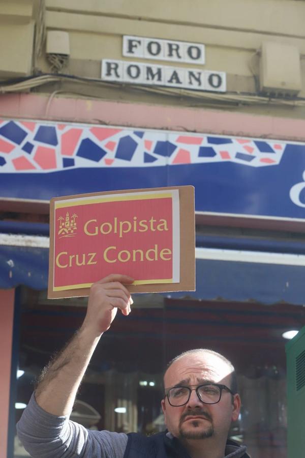 La protesta contra el regreso de Cruz Conde y Vallellano, en imágenes