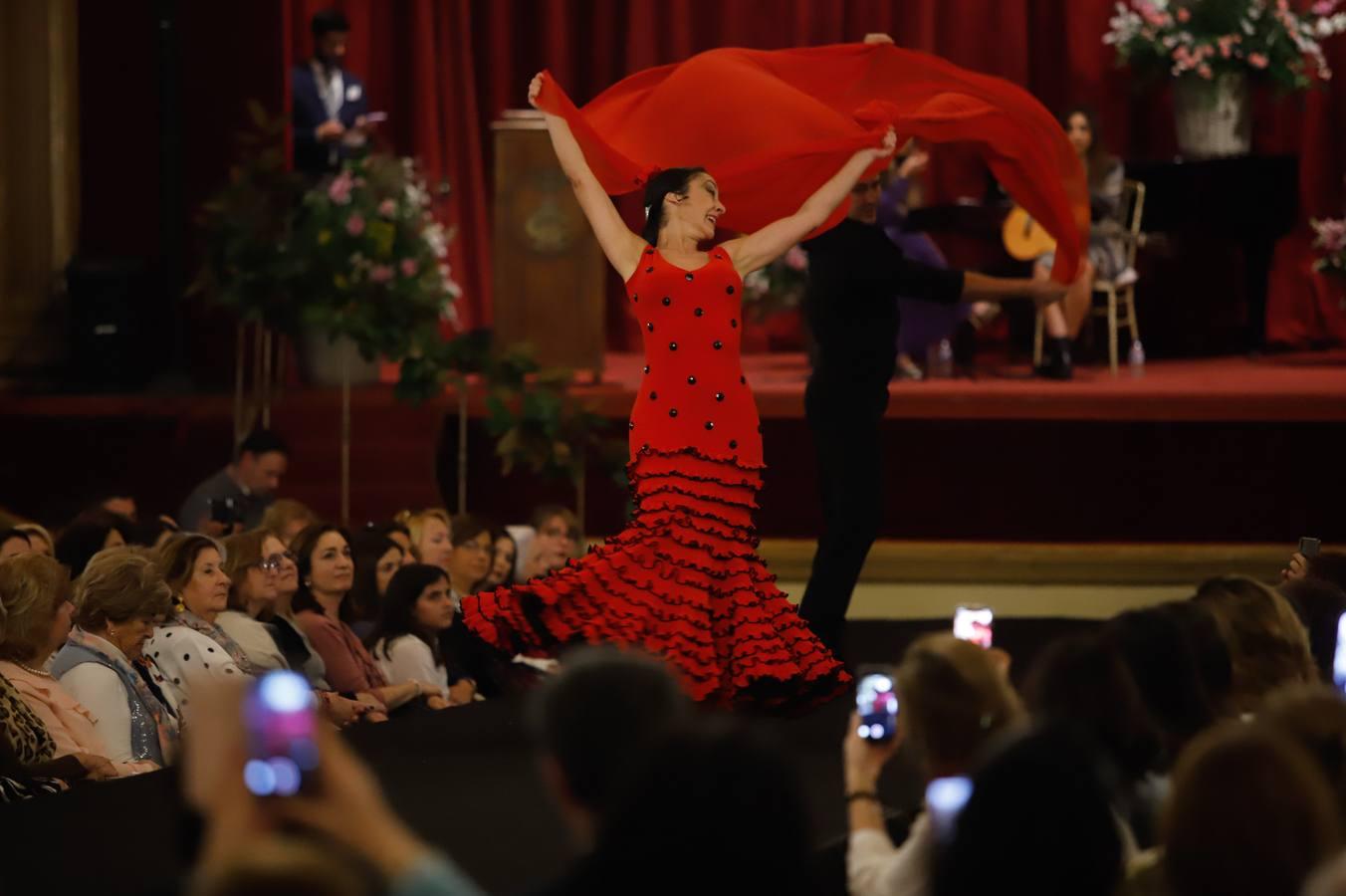 El desfile flamenco de Sara de Benítez en el Círculo de la Amistad, en imágenes