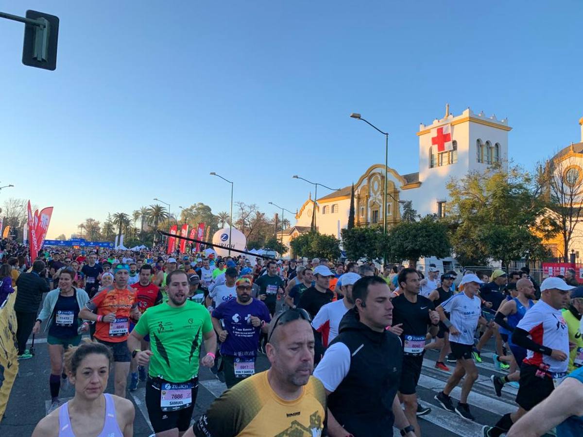 Gran ambiente en la salida del Zurich Maratón Sevilla 2020