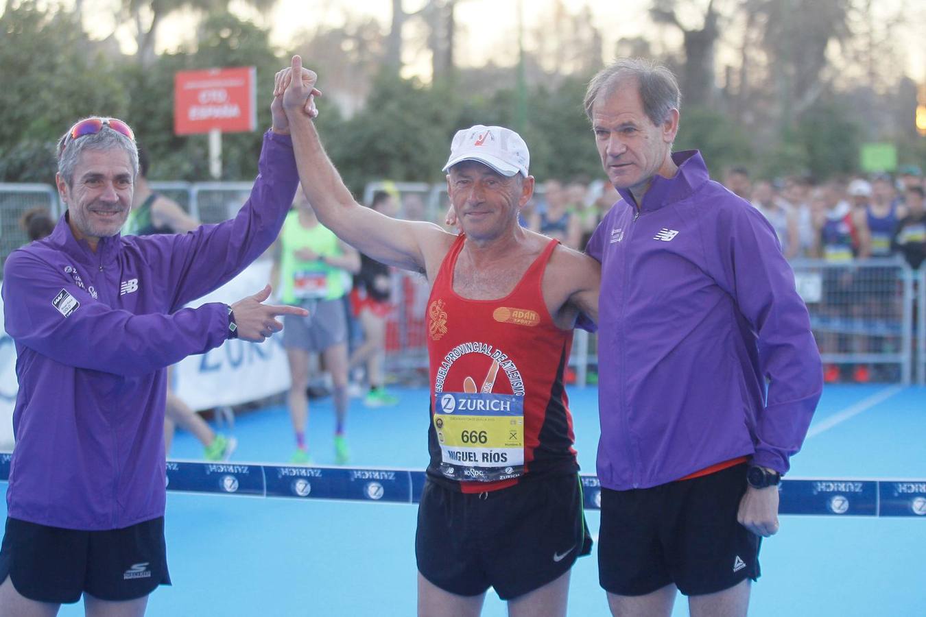 Gran ambiente en la salida del Zurich Maratón Sevilla 2020