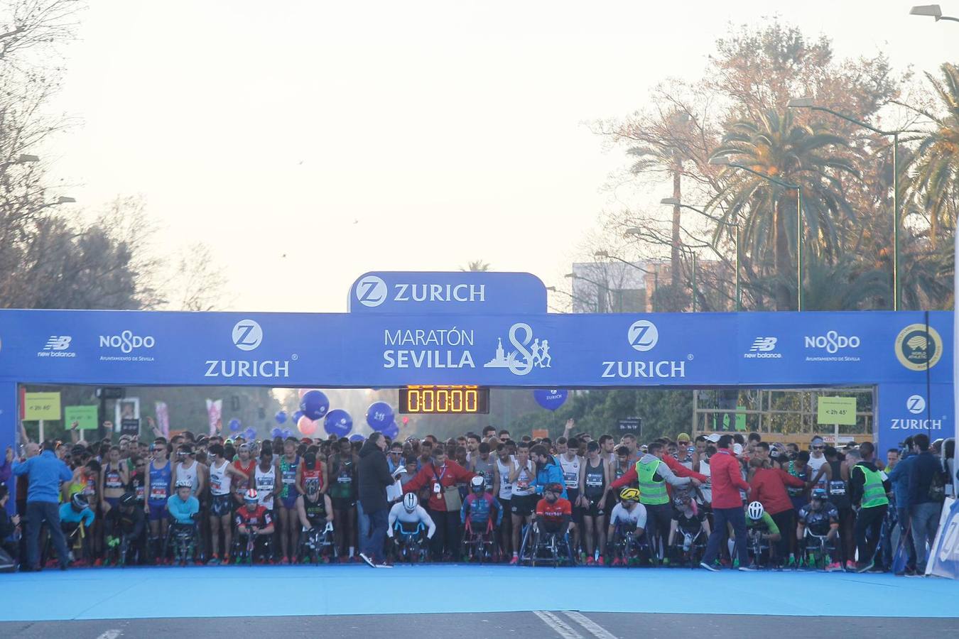 Gran ambiente en la salida del Zurich Maratón Sevilla 2020