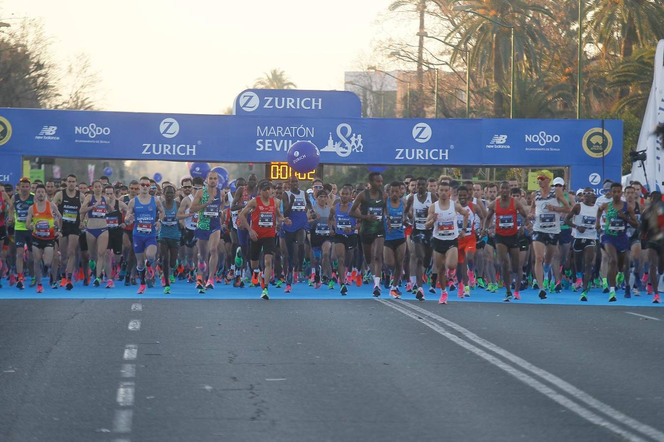 Gran ambiente en la salida del Zurich Maratón Sevilla 2020