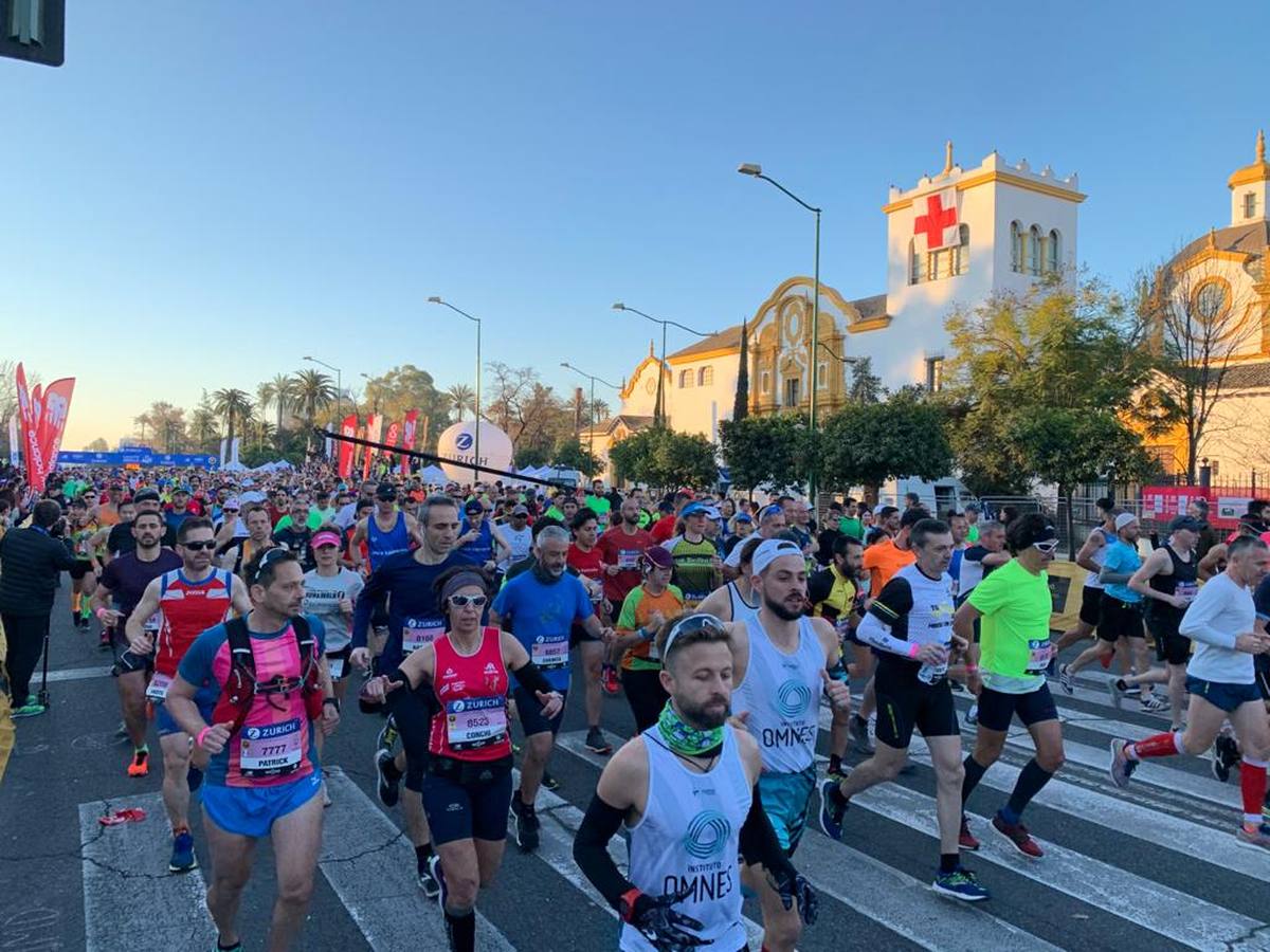 Gran ambiente en la salida del Zurich Maratón Sevilla 2020