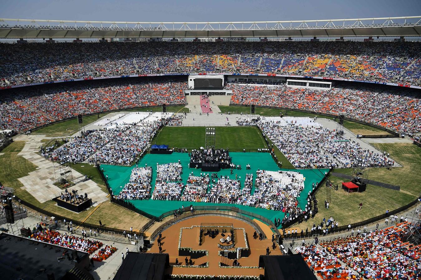 El estadio en Motera tiene capacidad para 100.000 espectadores. Así esperaban los ciudadanos de la India al presidente Trump. 