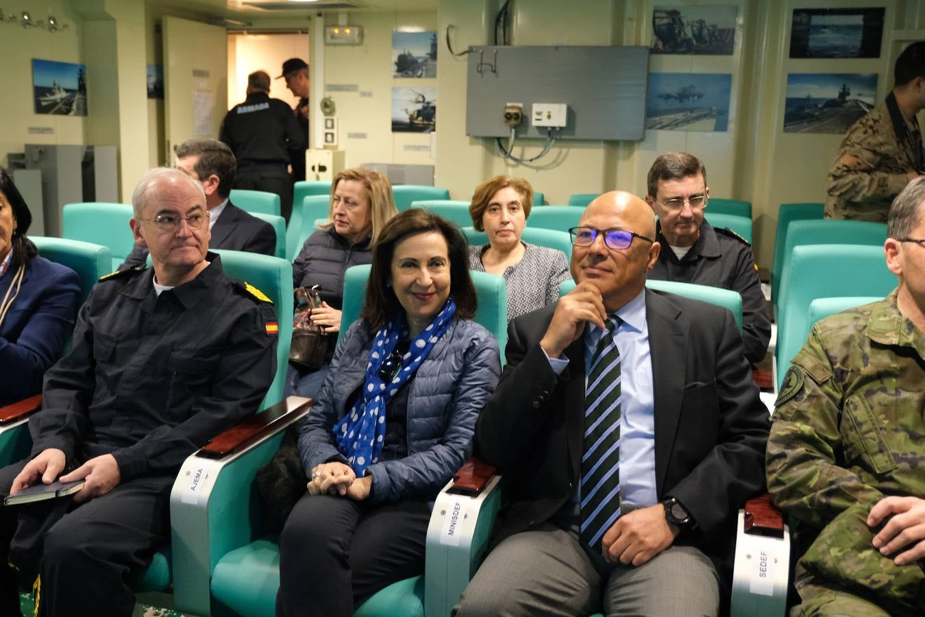 FOTOS: La ministra de Defensa participa en las maniobras Gruflex-20 en la Bahía de Cádiz