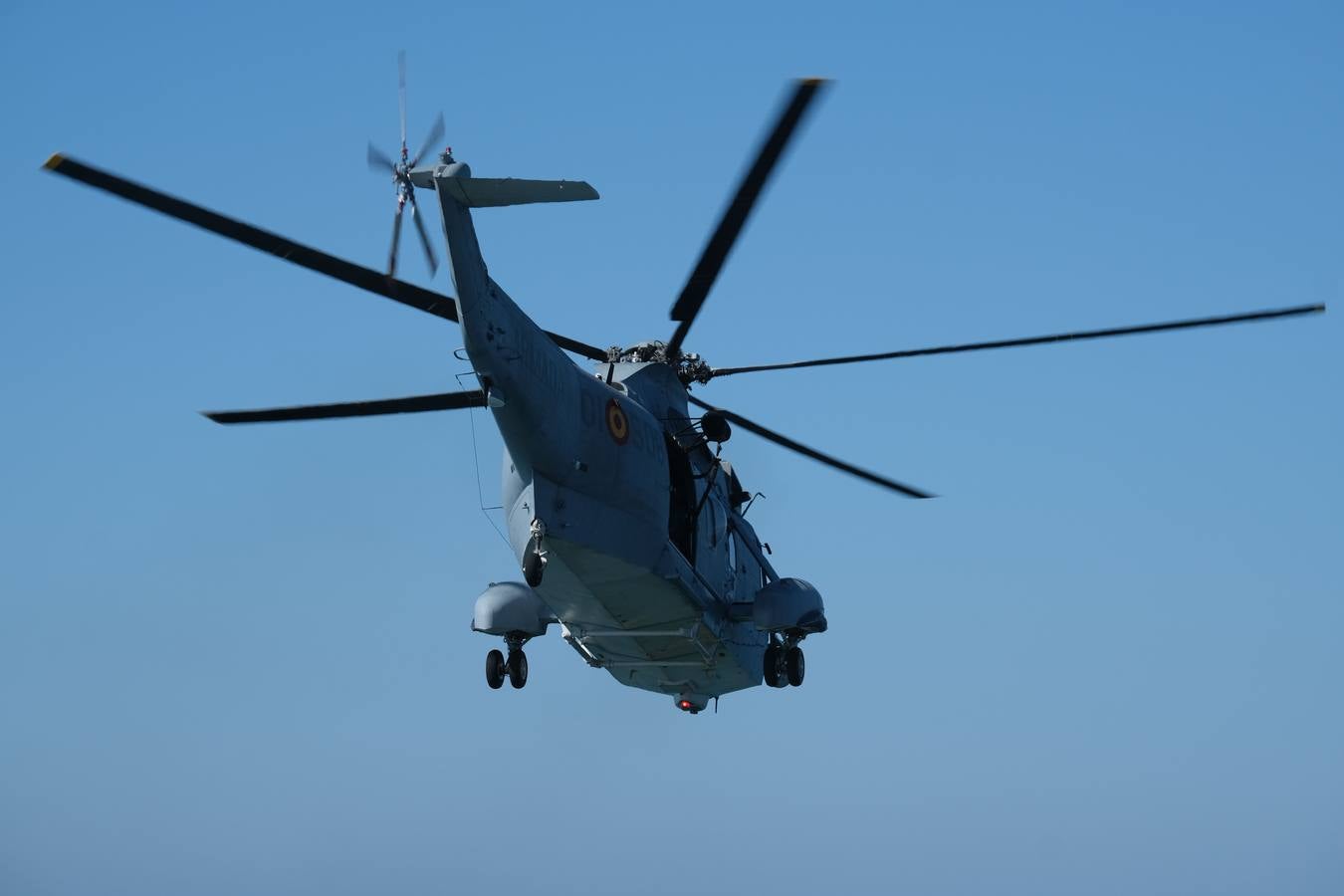 FOTOS: La ministra de Defensa participa en las maniobras Gruflex-20 en la Bahía de Cádiz