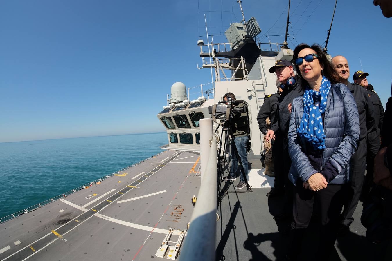 FOTOS: La ministra de Defensa participa en las maniobras Gruflex-20 en la Bahía de Cádiz