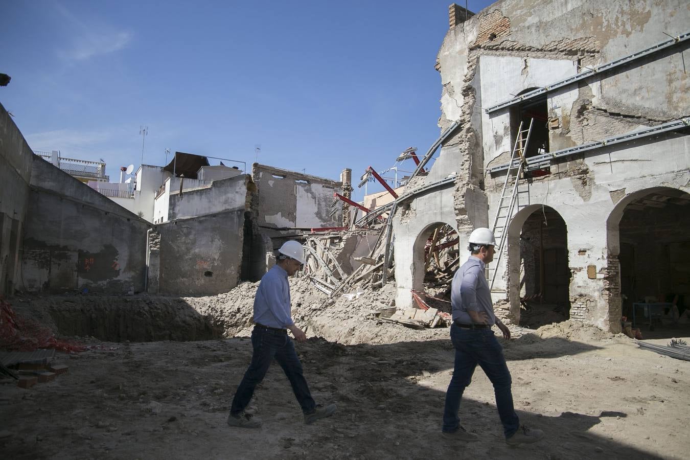 Imágenes del derrumbe que ha causado dos heridos en el Casco Histórico