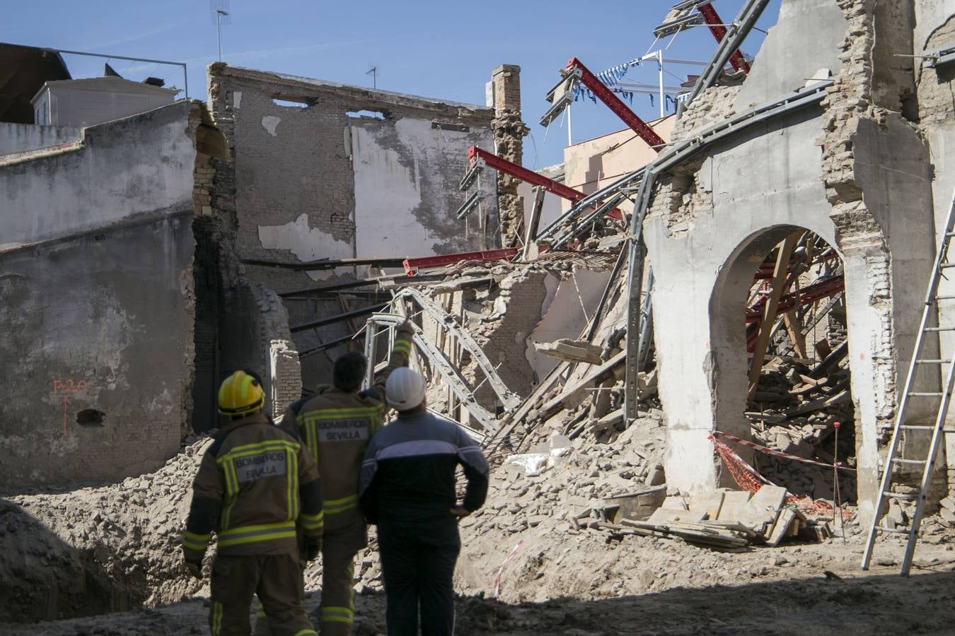 Imágenes del derrumbe que ha causado dos heridos en el Casco Histórico