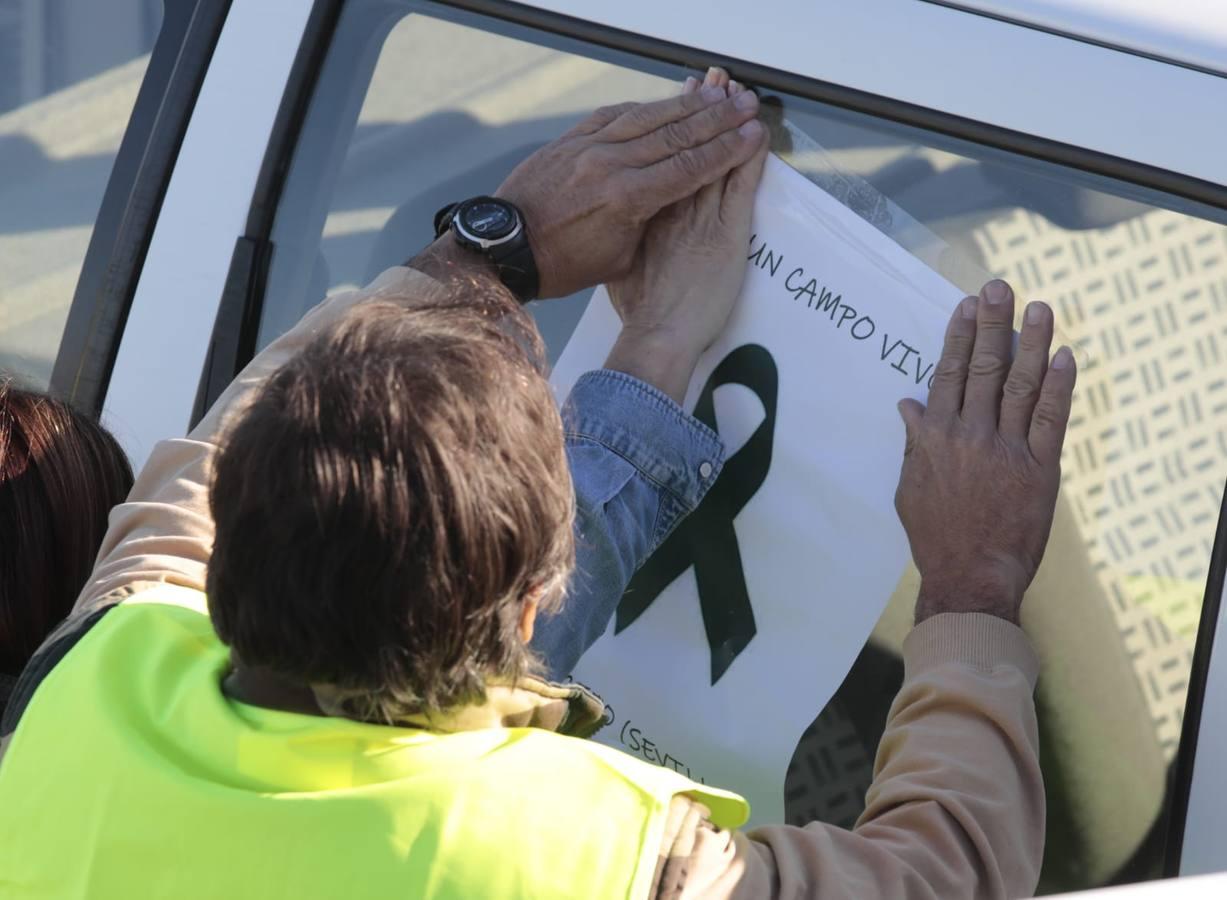 Las imágenes del corte de la autovía A-92 por las tractoradas en Sevilla