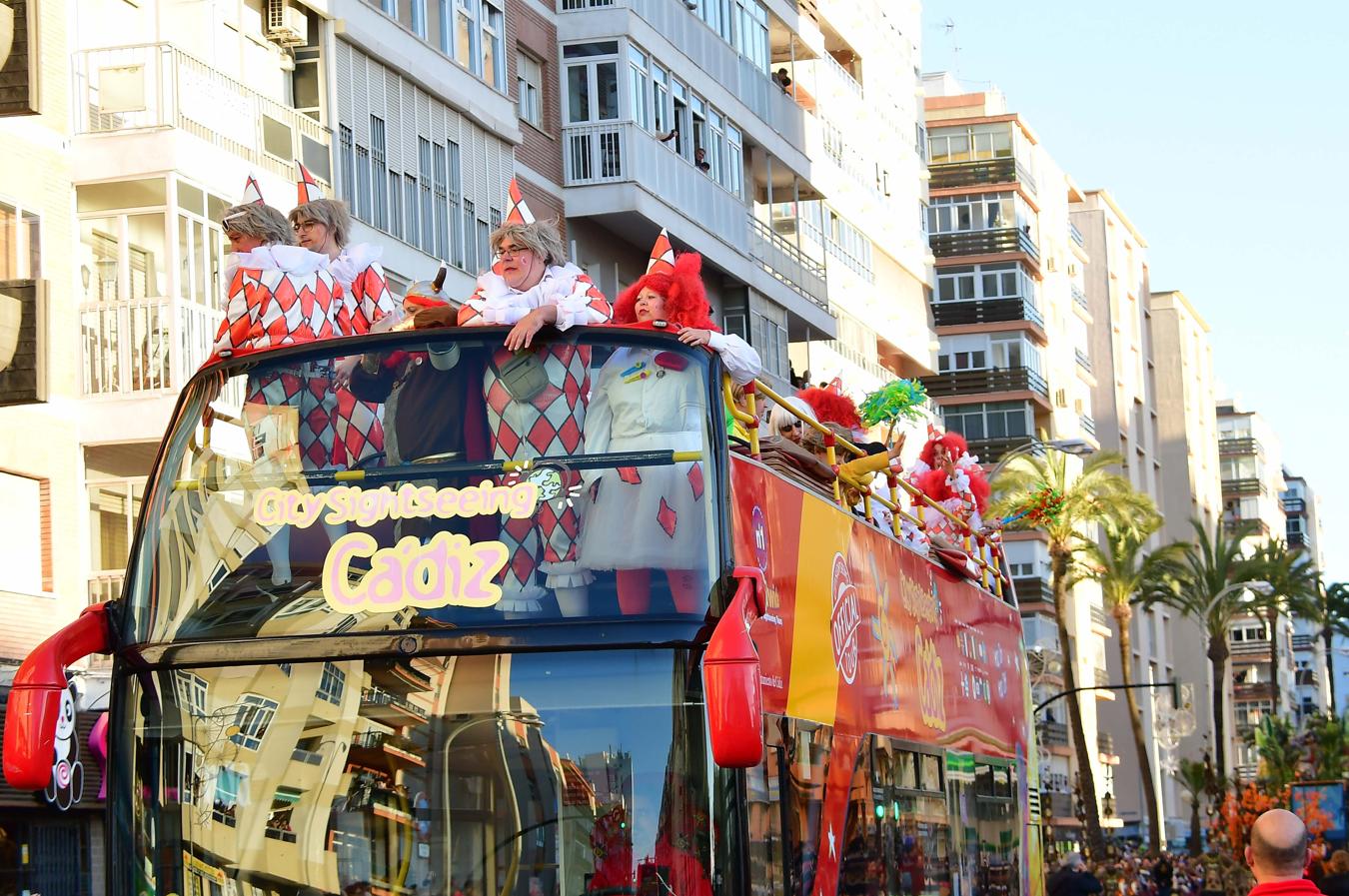 FOTOS: Así ha sido la Gran Cabalgata del Carnaval de Cádiz