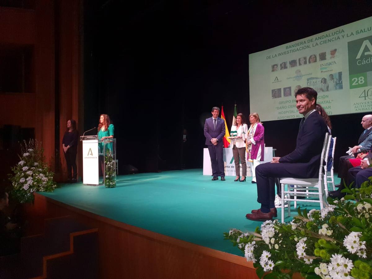 FOTOS: acto de entrega Banderas de Andalucía en el Teatro de las Cortes de San Fernando