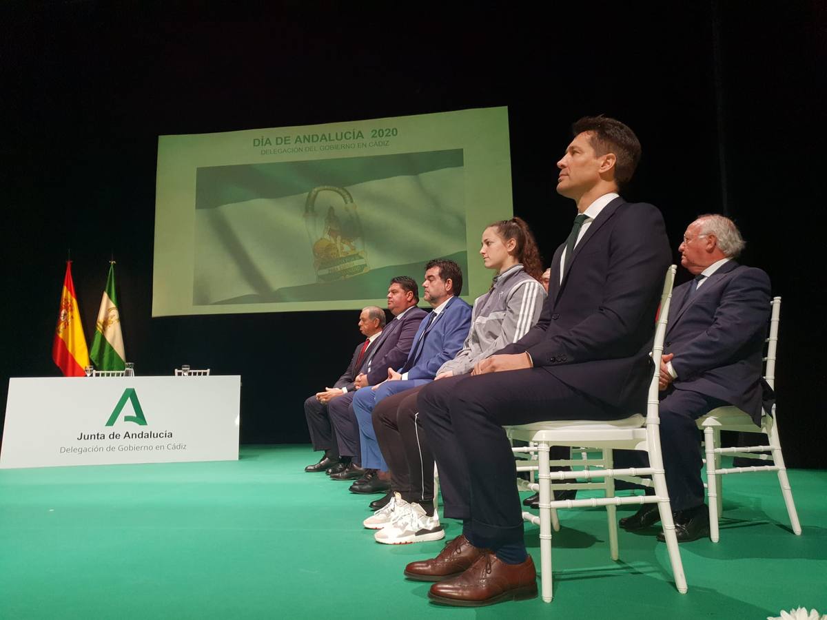 FOTOS: acto de entrega Banderas de Andalucía en el Teatro de las Cortes de San Fernando