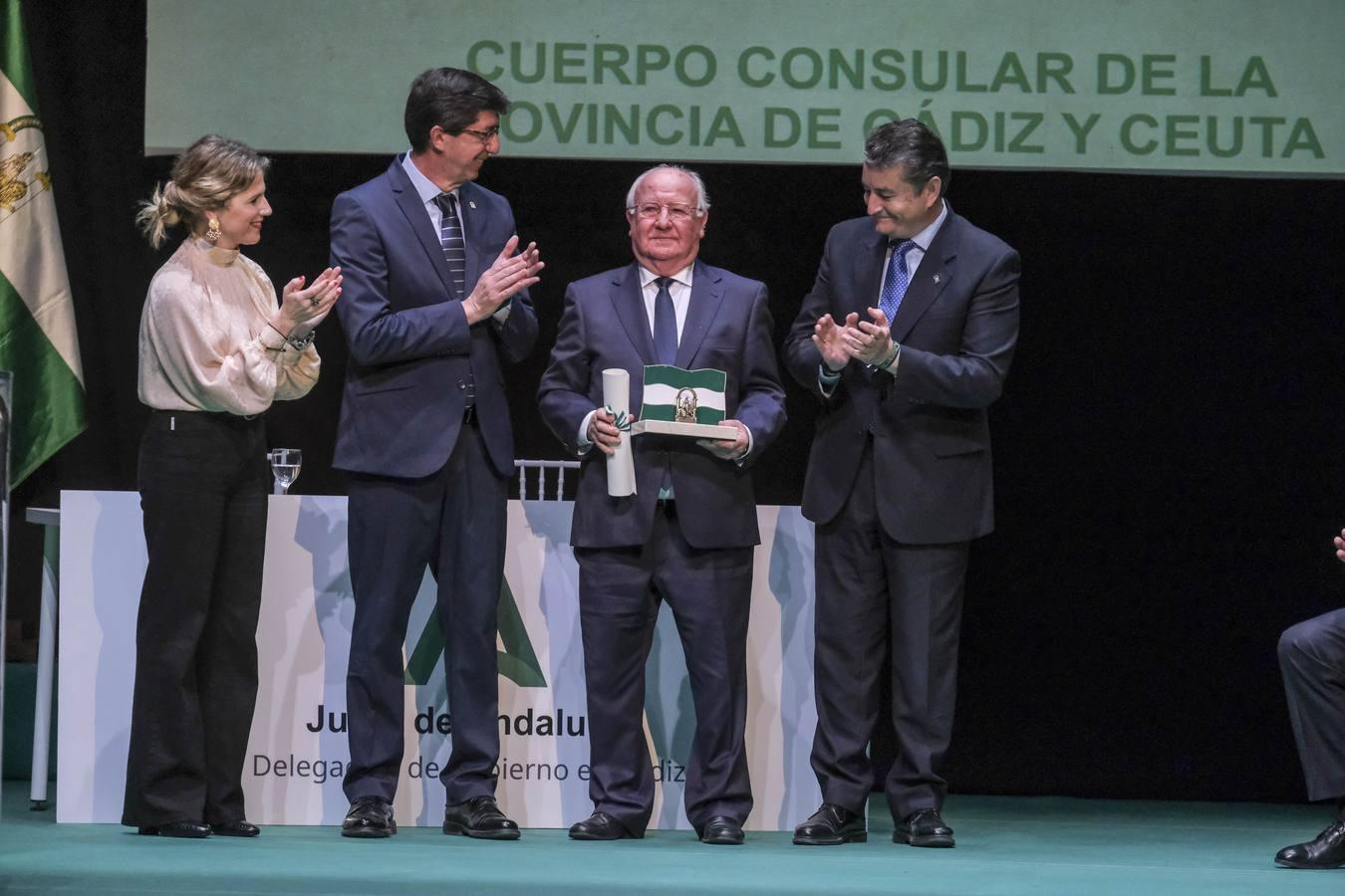 FOTOS: entrega de Banderas de Andalucía en el Teatro de Las Cortes de San Fernando