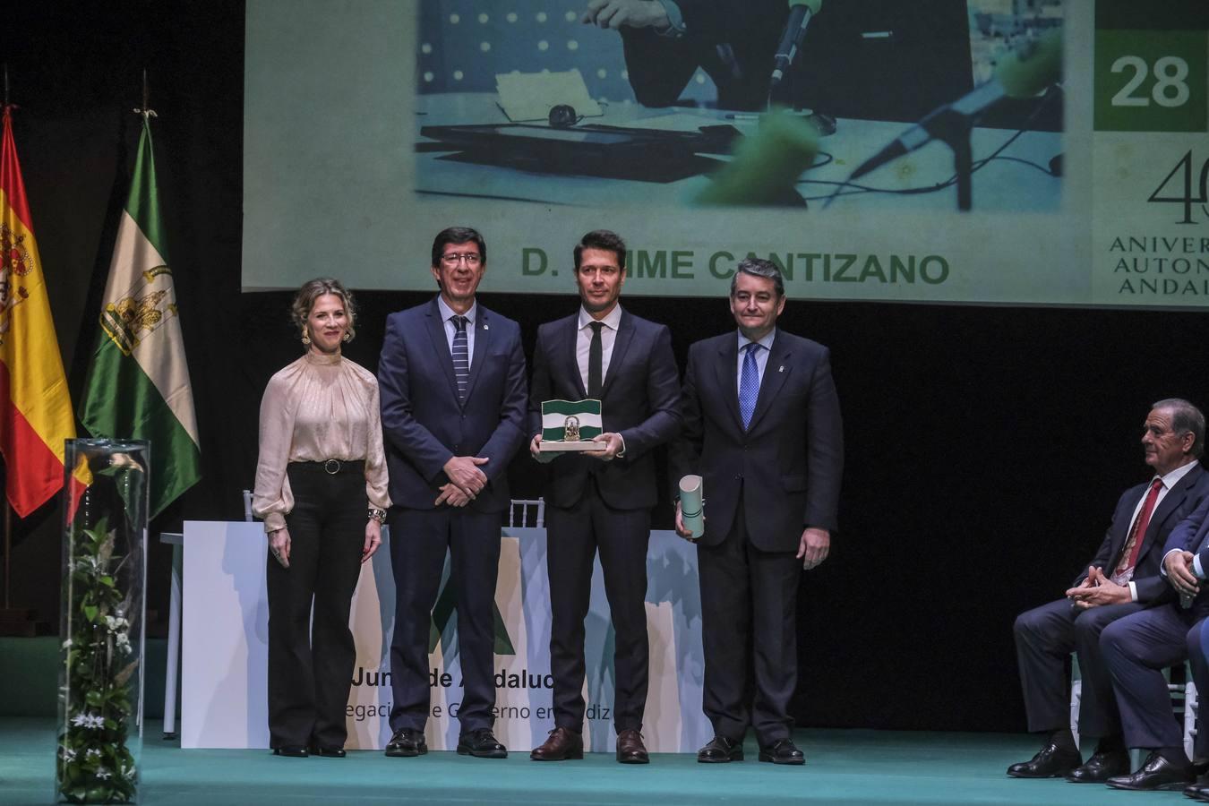 FOTOS: entrega de Banderas de Andalucía en el Teatro de Las Cortes de San Fernando