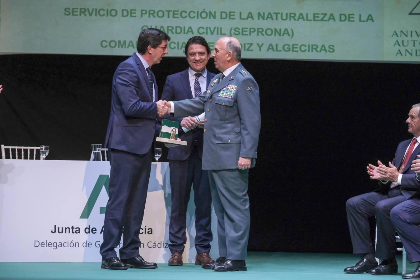 FOTOS: entrega de Banderas de Andalucía en el Teatro de Las Cortes de San Fernando