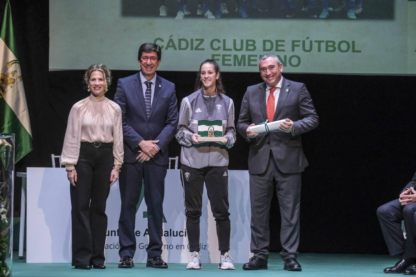 FOTOS: entrega de Banderas de Andalucía en el Teatro de Las Cortes de San Fernando