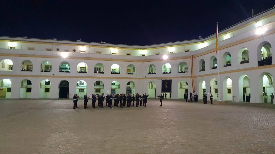 FOTOS: Arriado Solemne de Bandera en de la Infantería de Marina