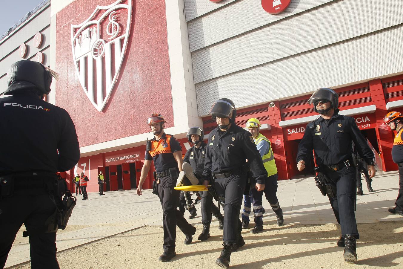 Simulacro de evacuación en el Sánchez-Pizjuán