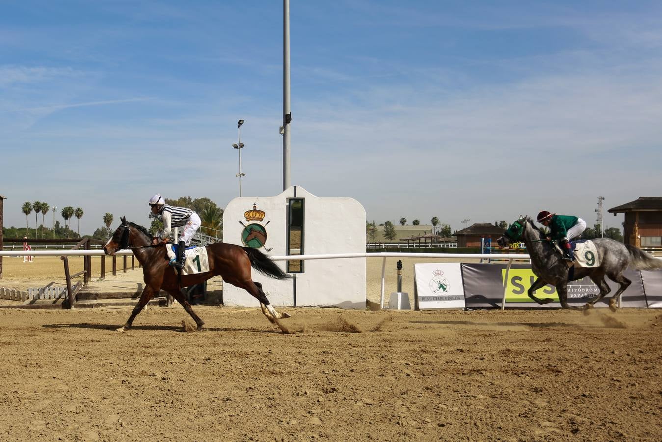 En imágenes, el inicio de las carreras de caballos de Pineda