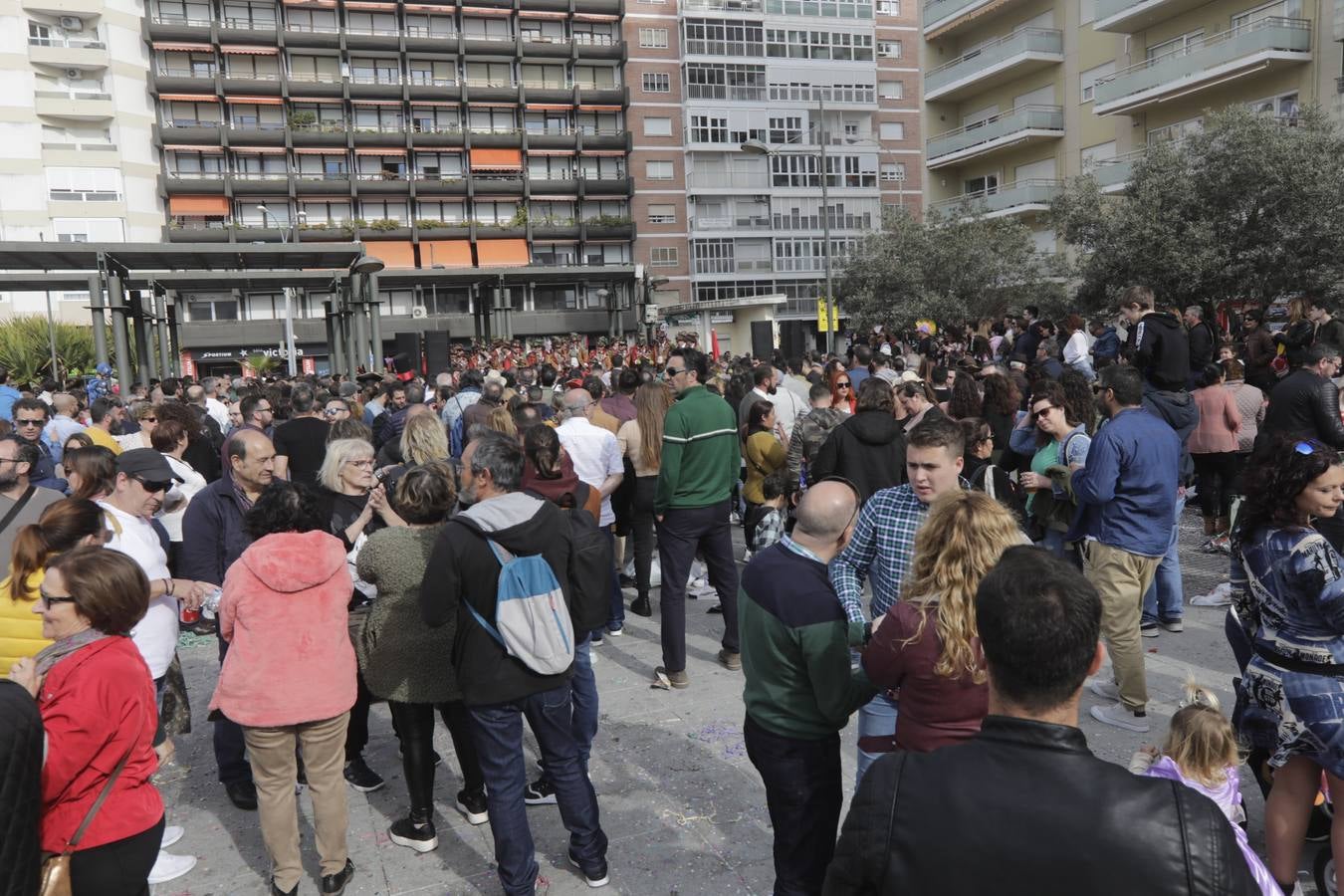 Batalla de coplas en el Paseo Marítimo