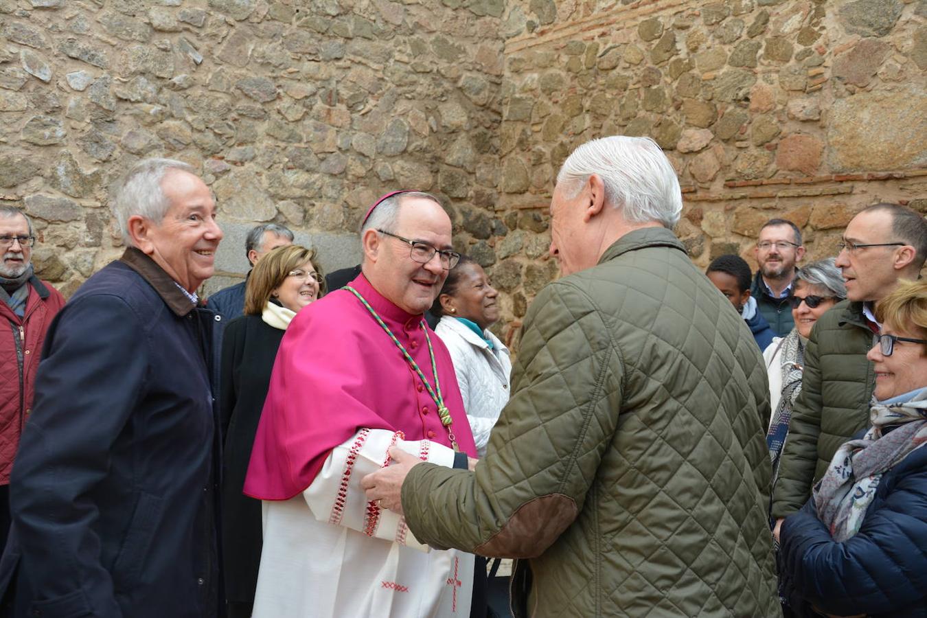 Las imágenes del recibimiento al nuevo arzobispo en la Puerta de Bisagra