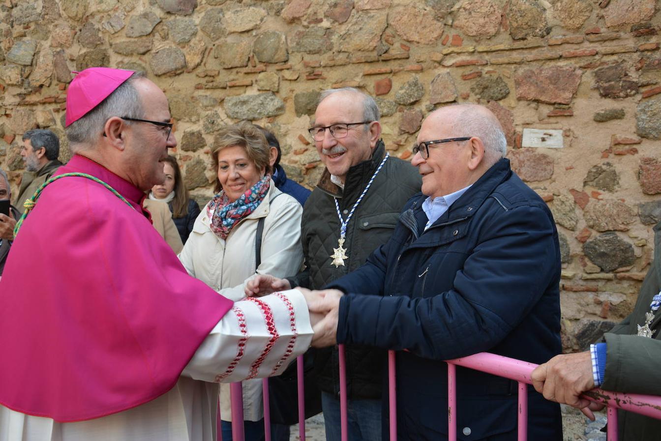 Las imágenes del recibimiento al nuevo arzobispo en la Puerta de Bisagra