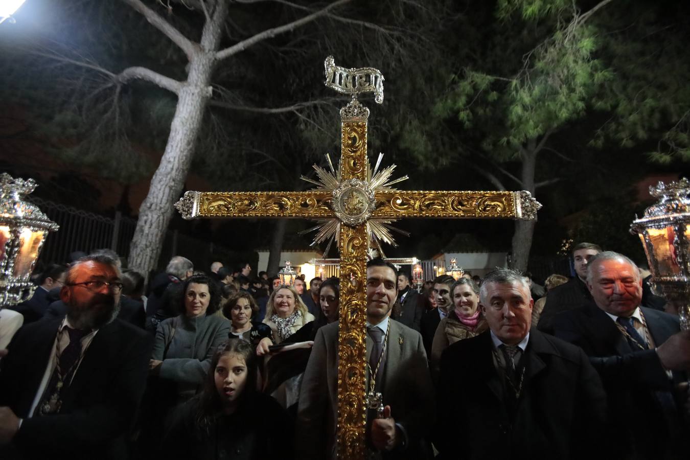 La lluvia impide el Vía Crucis de Itálica