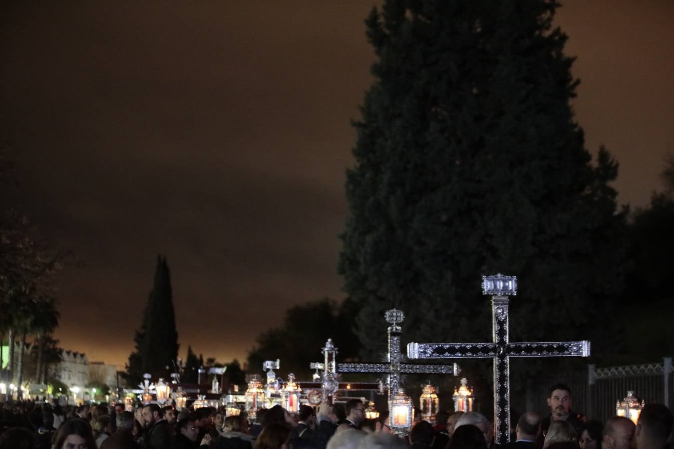 La lluvia impide el Vía Crucis de Itálica