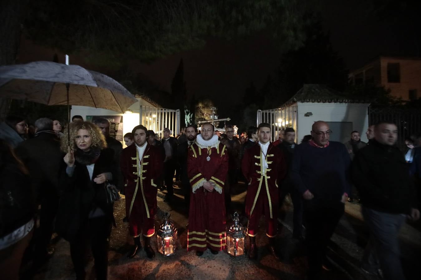 La lluvia impide el Vía Crucis de Itálica