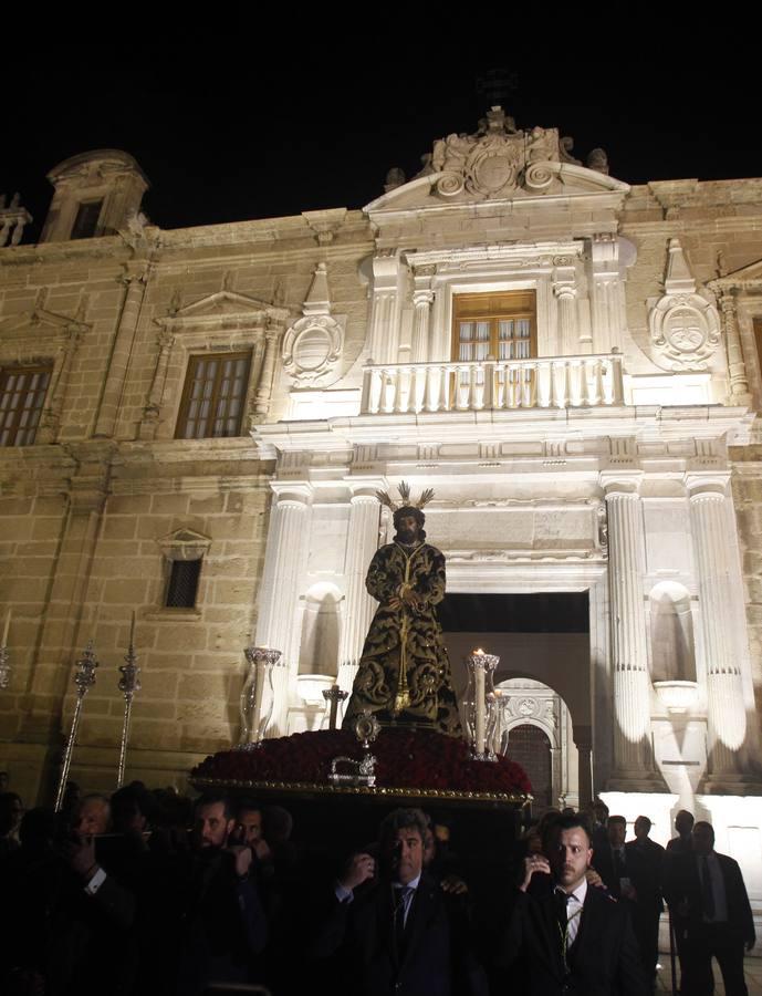 Las mejores imágenes del vía crucis del Señor de la Sentencia