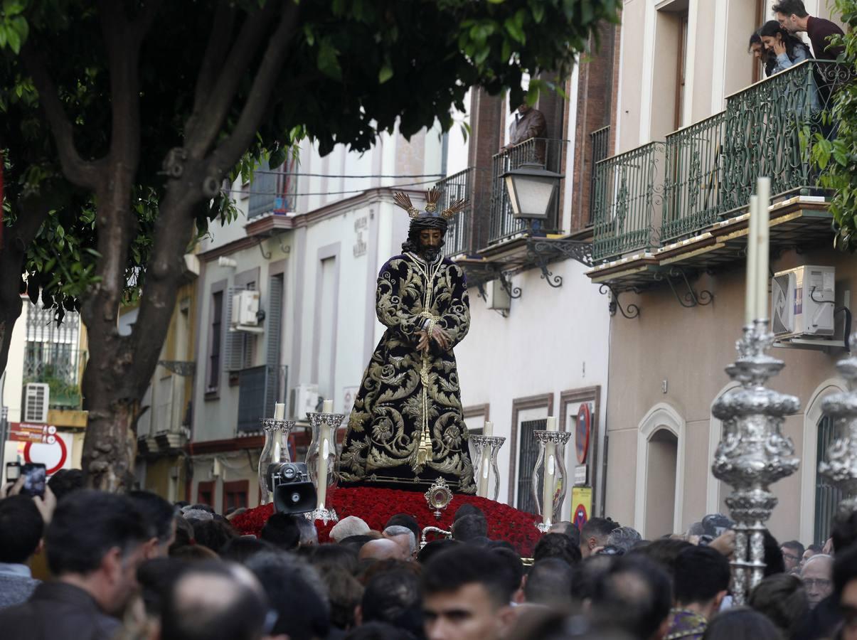 Las mejores imágenes del vía crucis del Señor de la Sentencia