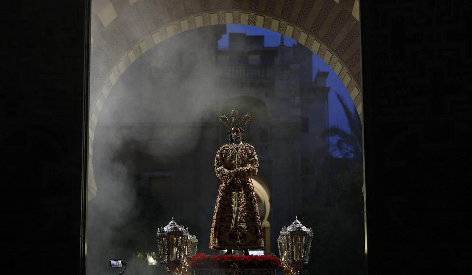 El Vía Crucis del Señor de la Sentencia de Córdoba, en imágenes