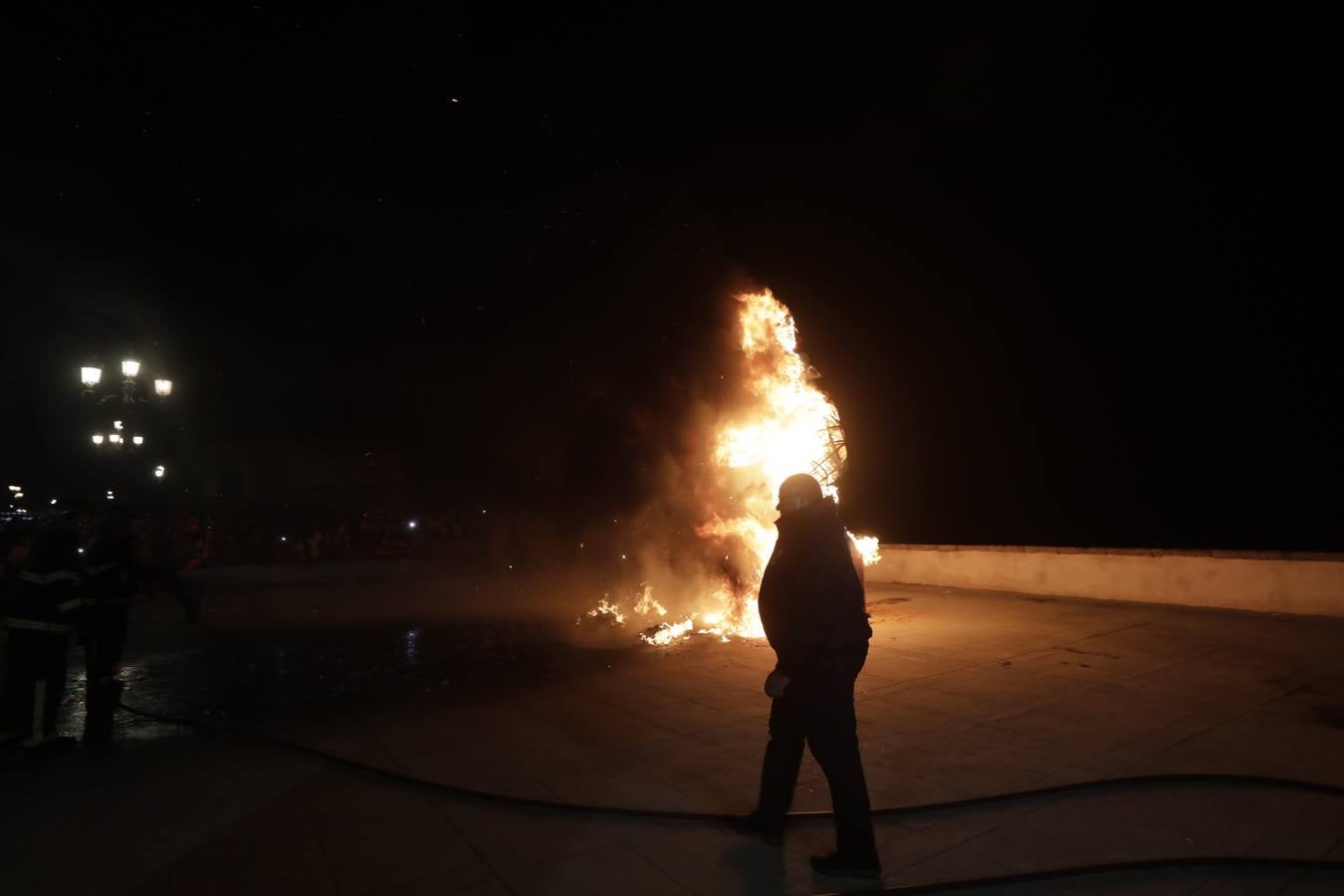 FOTOS: Quema de la Bruja Piti y fuegos artificiales desde La Caleta