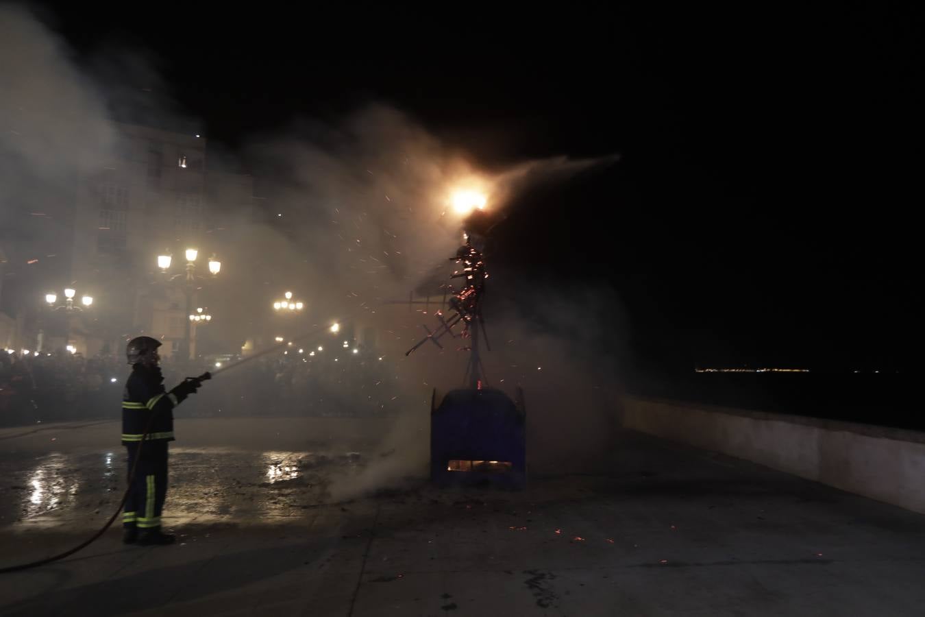 FOTOS: Quema de la Bruja Piti y fuegos artificiales desde La Caleta