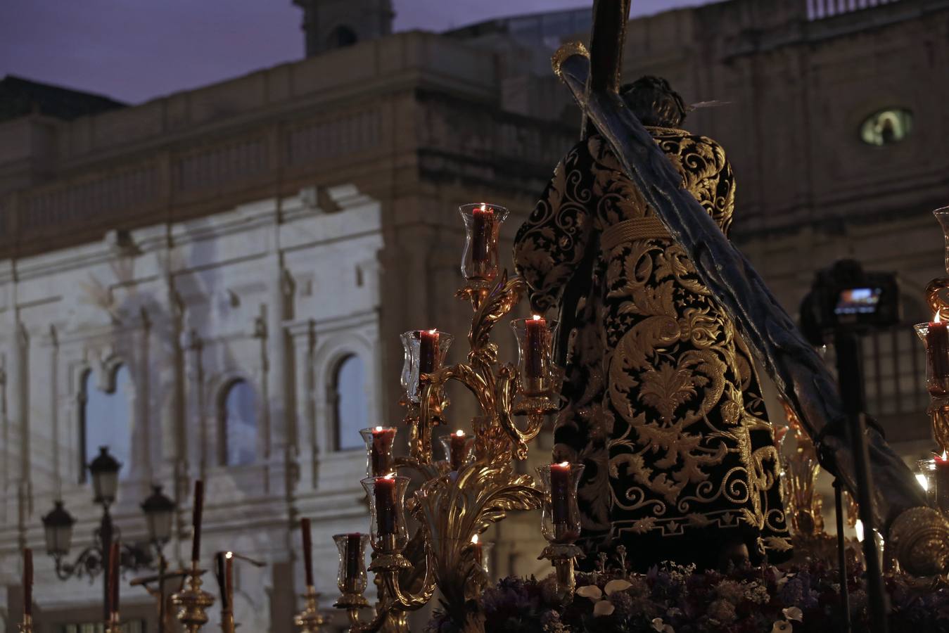 El Vía Crucis del Consejo de Hermandades y Cofradías de Sevilla, en imágenes (y III)