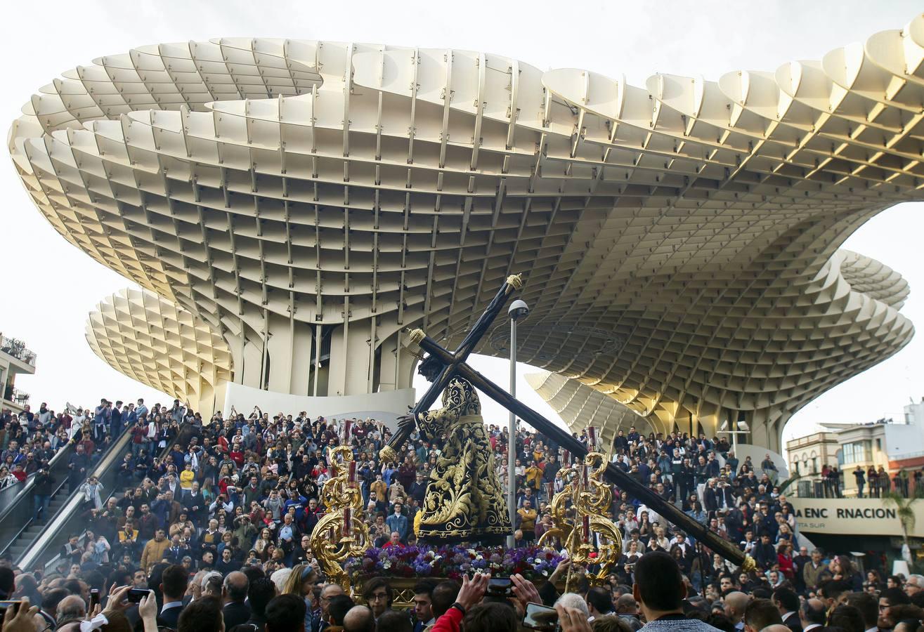 El Vía Crucis del Consejo de Hermandades y Cofradías de Sevilla, en imágenes (II)