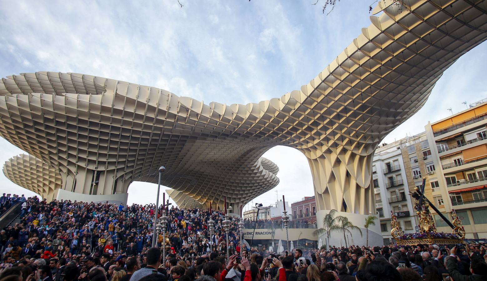 El Vía Crucis del Consejo de Hermandades y Cofradías de Sevilla, en imágenes (II)