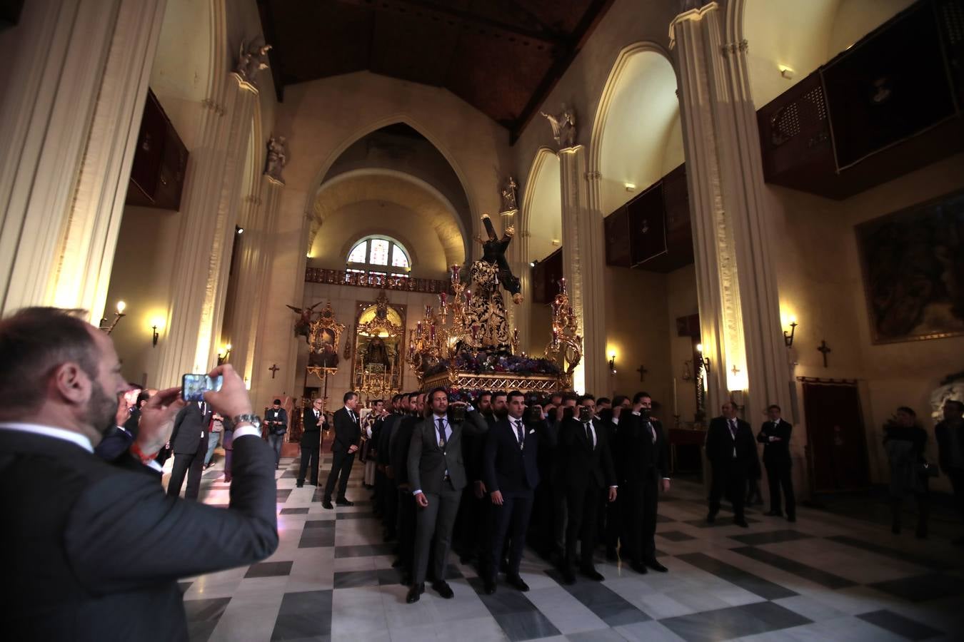 El Vía Crucis del Consejo de Hermandades y Cofradías de Sevilla, en imágenes